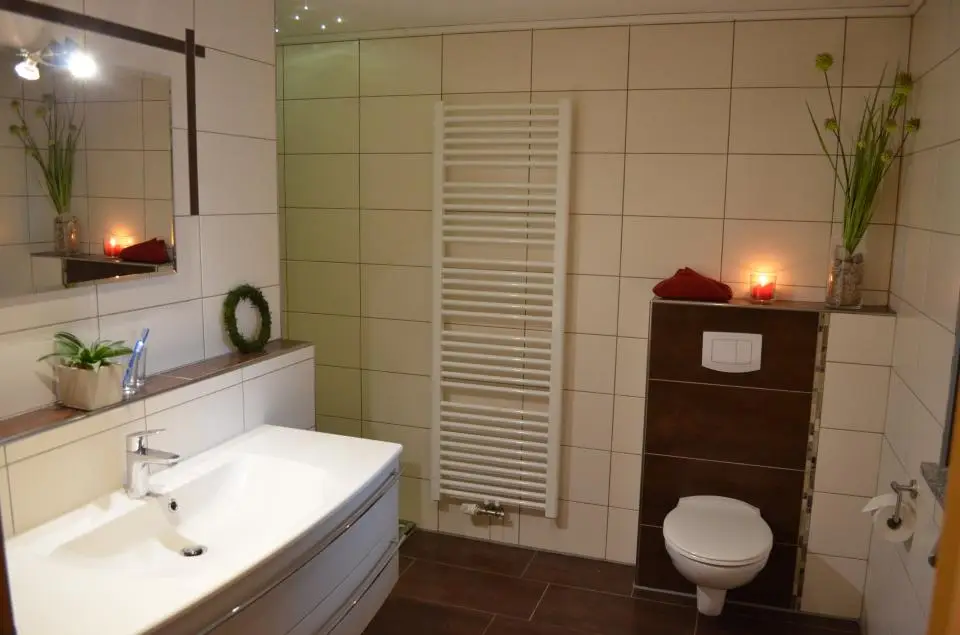Ferienwohnung Sonnenblume - Badezimmer